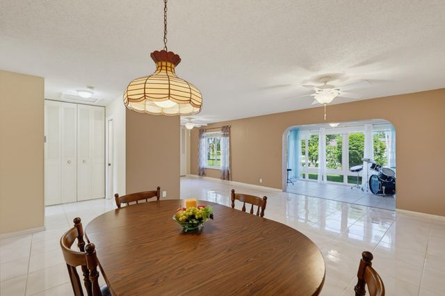 676 Laconia Circle B, Lake Worth, FL 33467