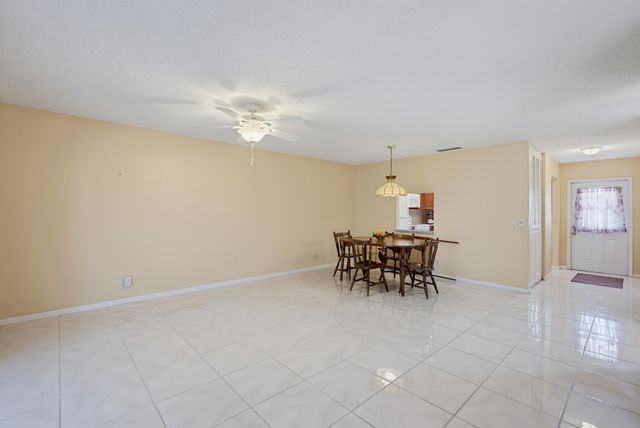 676 Laconia Circle B, Lake Worth, FL 33467
