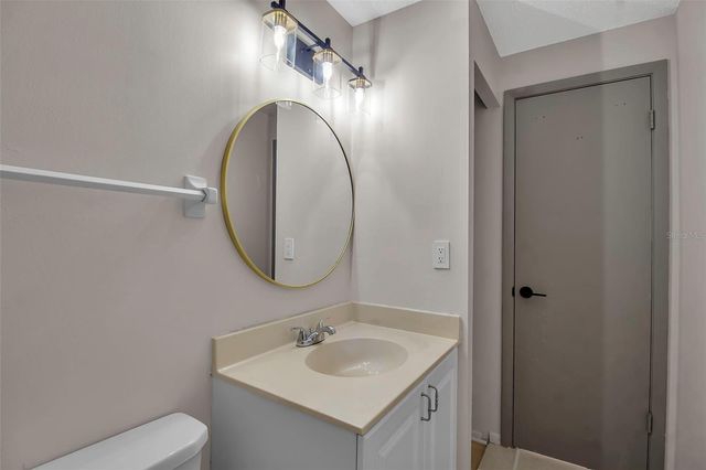 3212 RAMBLEWOOD DRIVE N 3212, Sarasota, FL 34237