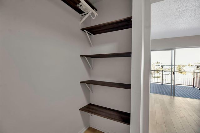 3212 RAMBLEWOOD DRIVE N 3212, Sarasota, FL 34237