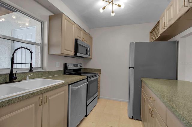 3212 RAMBLEWOOD DRIVE N 3212, Sarasota, FL 34237