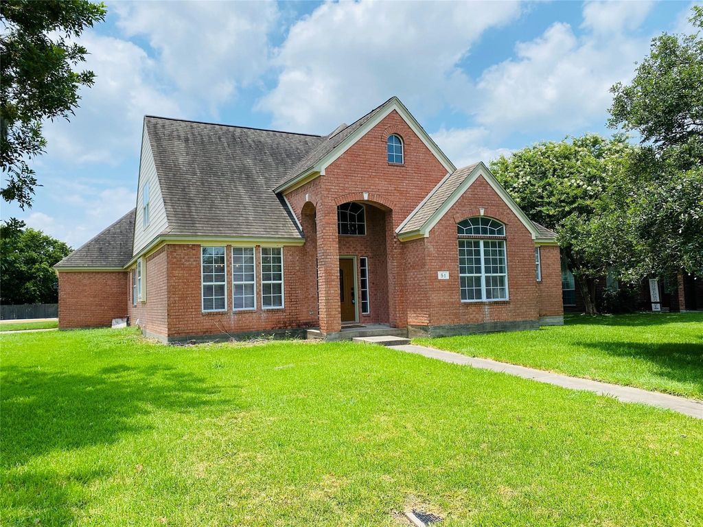 51 Chicory Court, Lake Jackson, TX 77566