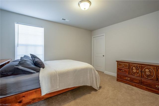 5180 Sedge Hollow Drive, Kernersville, NC 27284