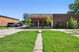 18729 Schoolcraft, Detroit, MI 48223