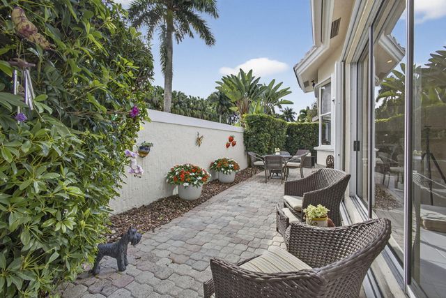 8184 Sandpiper Way, West Palm Beach, FL 33412