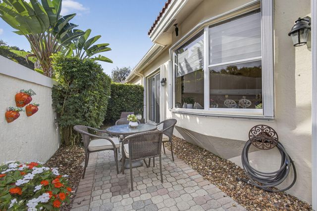 8184 Sandpiper Way, West Palm Beach, FL 33412