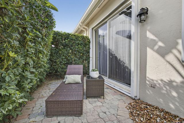 8184 Sandpiper Way, West Palm Beach, FL 33412