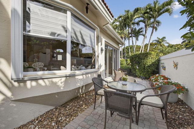 8184 Sandpiper Way, West Palm Beach, FL 33412