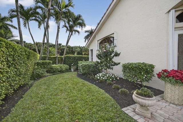 8184 Sandpiper Way, West Palm Beach, FL 33412