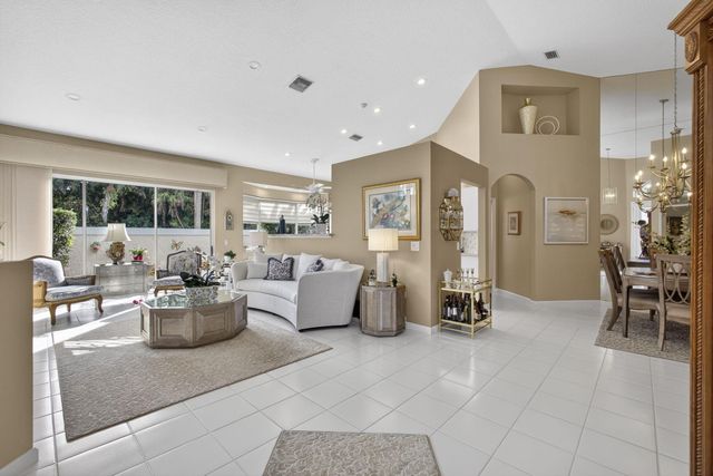 8184 Sandpiper Way, West Palm Beach, FL 33412