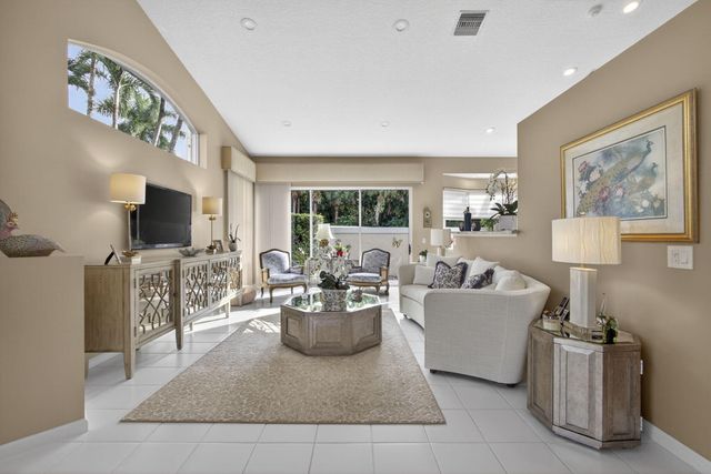 8184 Sandpiper Way, West Palm Beach, FL 33412
