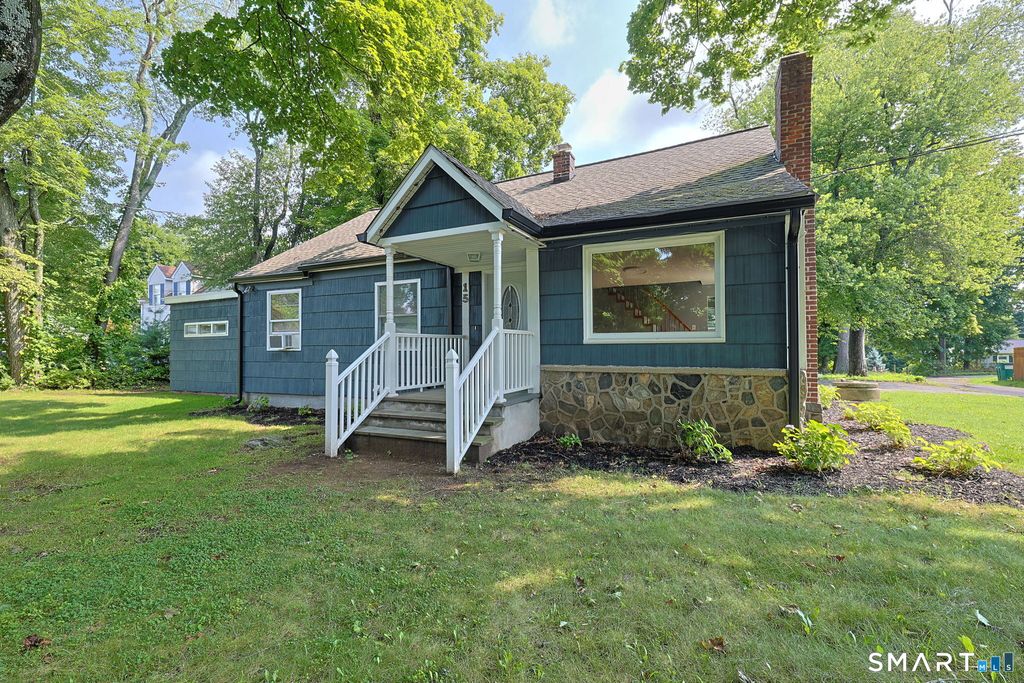 15 Clearview Avenue, Danbury, CT 06811