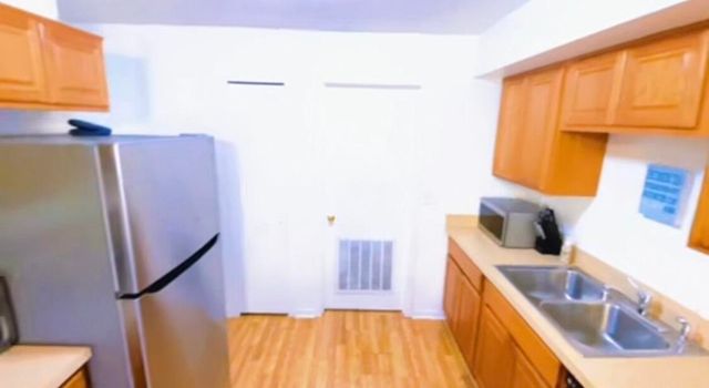 6379 Hunter Pointe Street, Westland, MI 48185