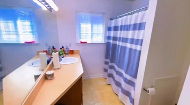 6379 Hunter Pointe Street, Westland, MI 48185