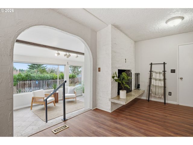 1325 Nw 9TH St, Gresham, OR 97030