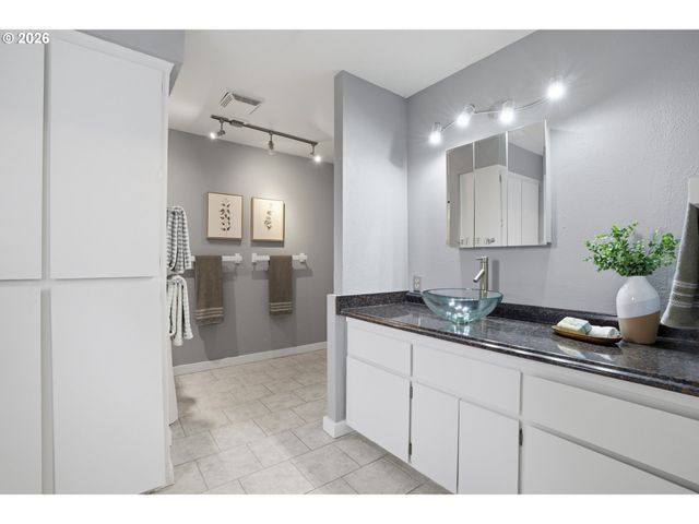 1325 Nw 9TH St, Gresham, OR 97030