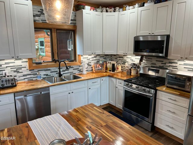 1642 Little Cove Road, Sevierville, TN 37862