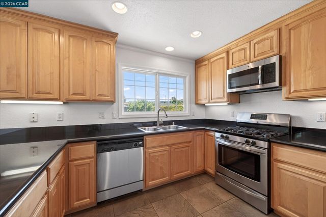 8271 Cavalier Lane, Dublin, CA 94568