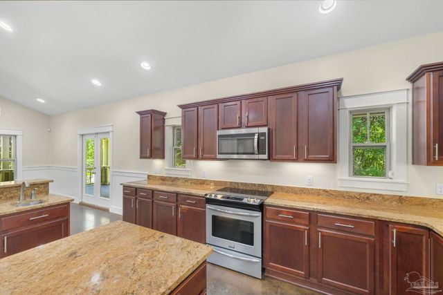 7515 Whiting Acres Ln, Milton, FL 32570