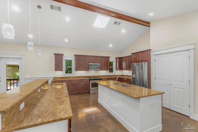 7515 Whiting Acres Ln, Milton, FL 32570