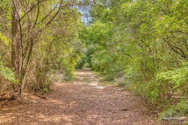 7515 Whiting Acres Ln, Milton, FL 32570