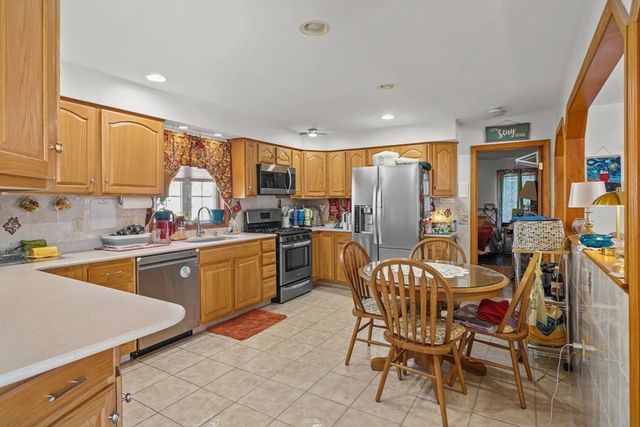 21 Bradley Ave, Somerset, MA 02725