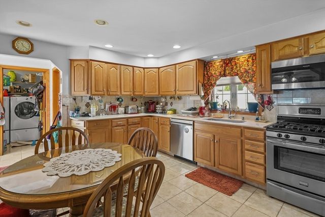 21 Bradley Ave, Somerset, MA 02725