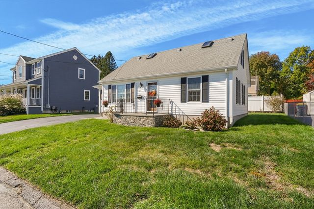 21 Bradley Ave, Somerset, MA 02725