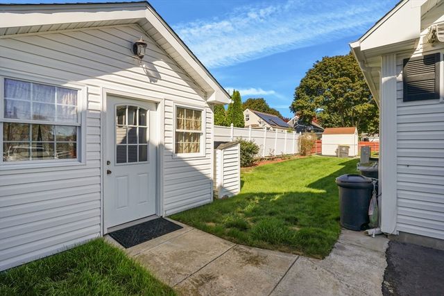 21 Bradley Ave, Somerset, MA 02725