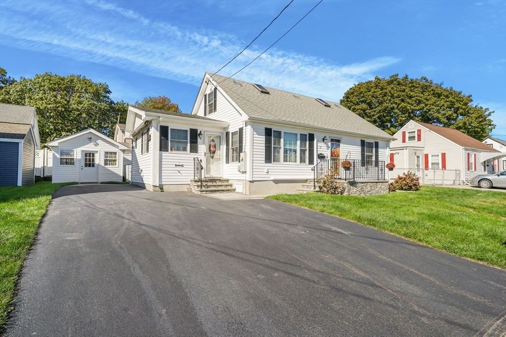 21 Bradley Ave, Somerset, MA 02725