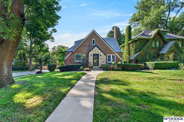 2702 N 53rd Street, Omaha, NE 68104