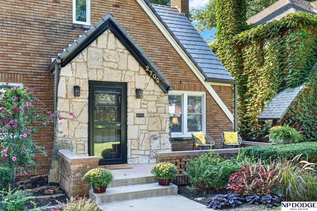 2702 N 53rd Street, Omaha, NE 68104
