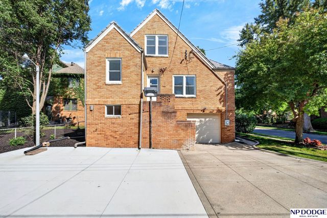 2702 N 53rd Street, Omaha, NE 68104