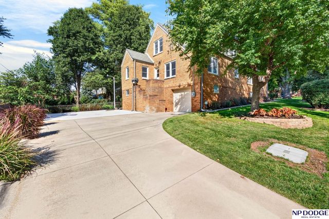 2702 N 53rd Street, Omaha, NE 68104