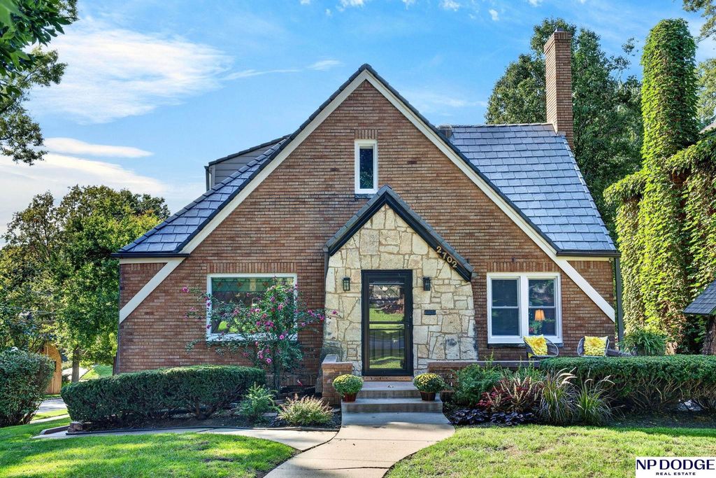 2702 N 53rd Street, Omaha, NE 68104