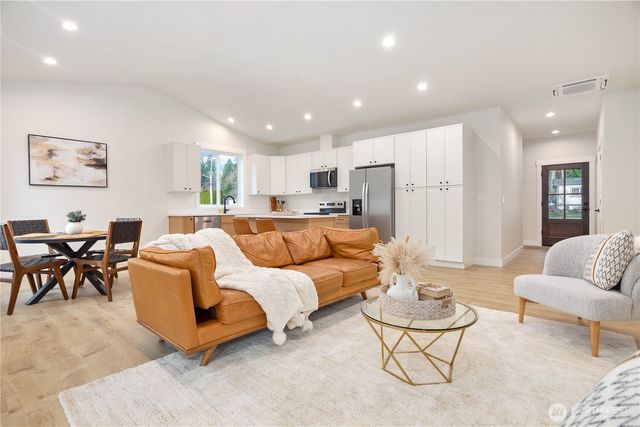 7933 Oregon Trail, Maple Falls, WA 98266