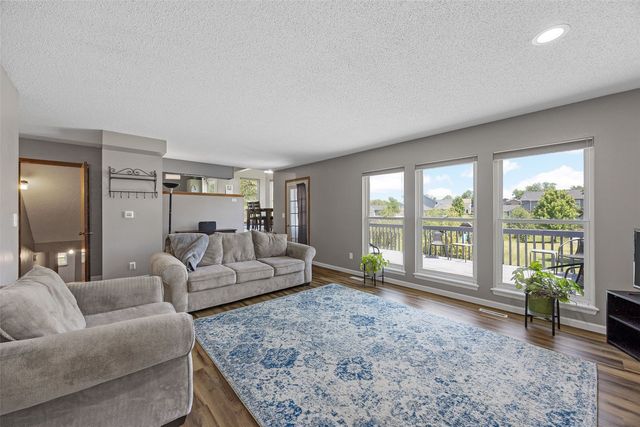 111 Stoney Creek Road NW, Cedar Rapids, IA 52405