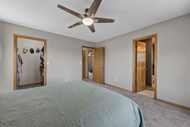 111 Stoney Creek Road NW, Cedar Rapids, IA 52405