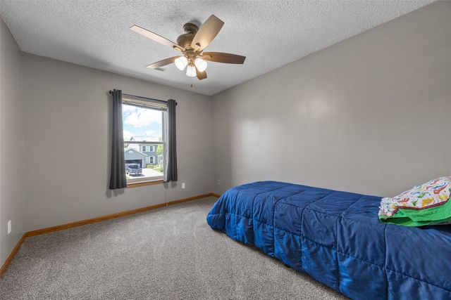 111 Stoney Creek Road NW, Cedar Rapids, IA 52405