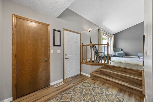 111 Stoney Creek Road NW, Cedar Rapids, IA 52405