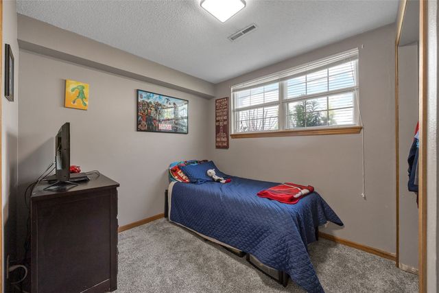 111 Stoney Creek Road NW, Cedar Rapids, IA 52405