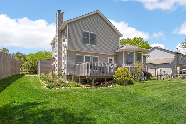 111 Stoney Creek Road NW, Cedar Rapids, IA 52405