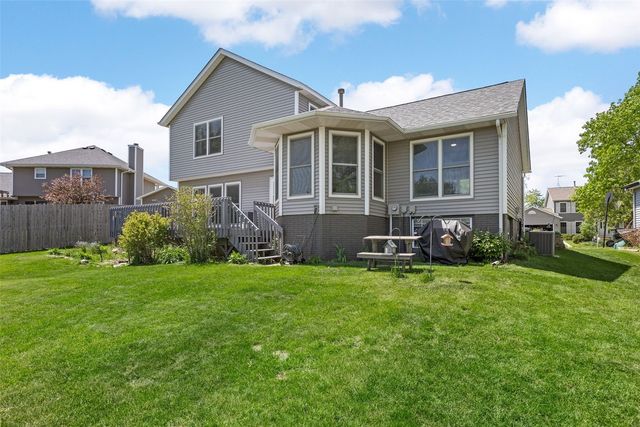 111 Stoney Creek Road NW, Cedar Rapids, IA 52405