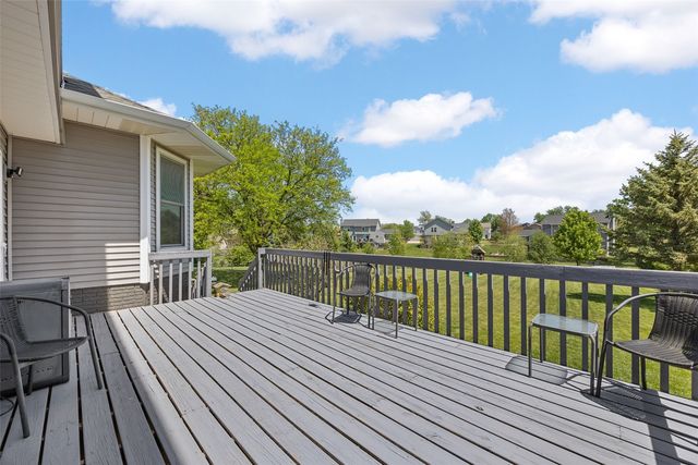 111 Stoney Creek Road NW, Cedar Rapids, IA 52405