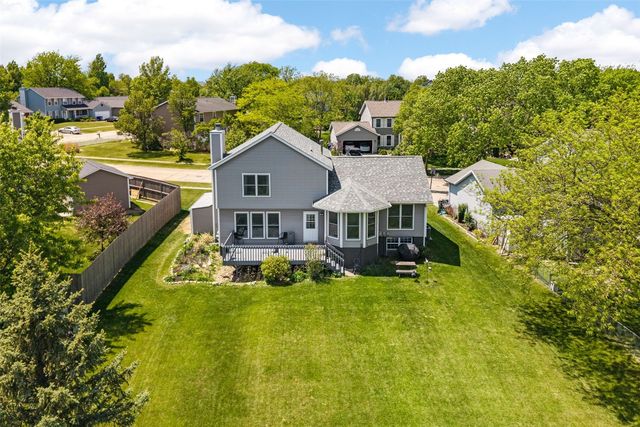 111 Stoney Creek Road NW, Cedar Rapids, IA 52405
