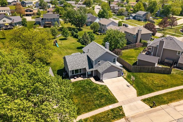 111 Stoney Creek Road NW, Cedar Rapids, IA 52405