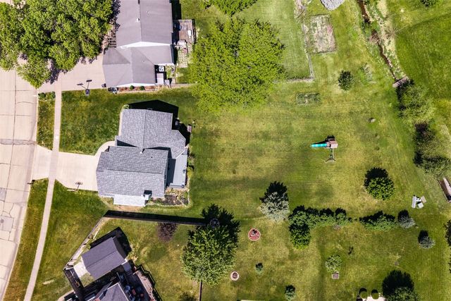 111 Stoney Creek Road NW, Cedar Rapids, IA 52405