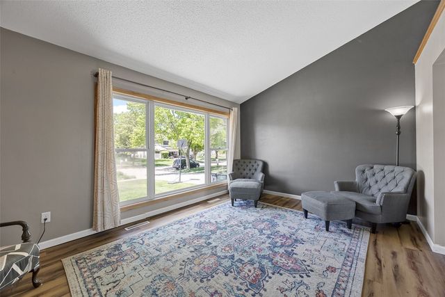 111 Stoney Creek Road NW, Cedar Rapids, IA 52405