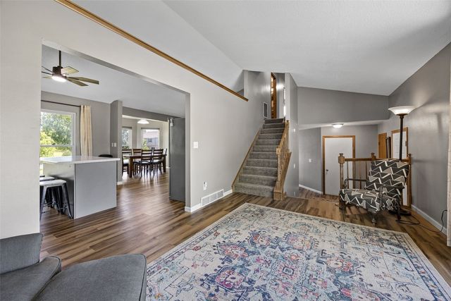111 Stoney Creek Road NW, Cedar Rapids, IA 52405