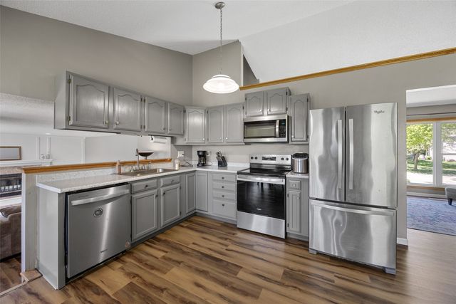 111 Stoney Creek Road NW, Cedar Rapids, IA 52405